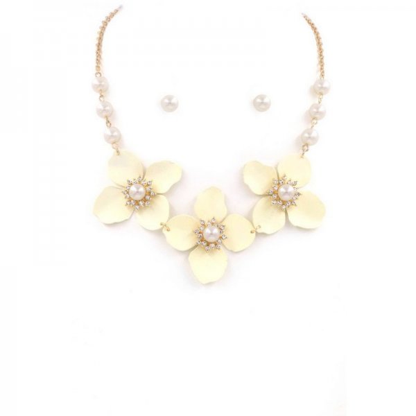 Floral Cream Pearl Necklace Set